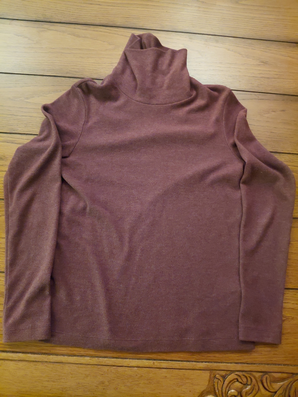 Uniqlo Men's Turtleneck Sweater — Burgundy Plum